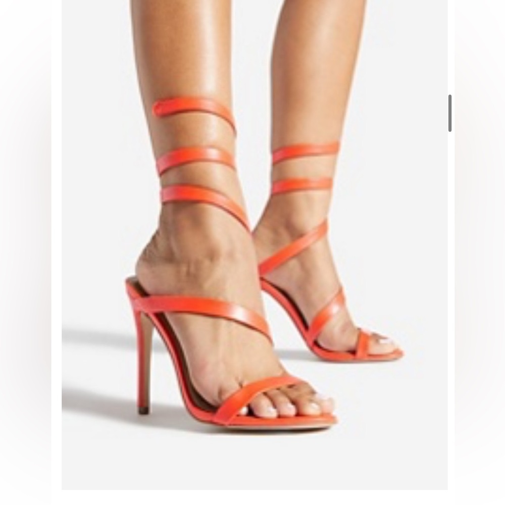 Strappy heeled sandal - size 7